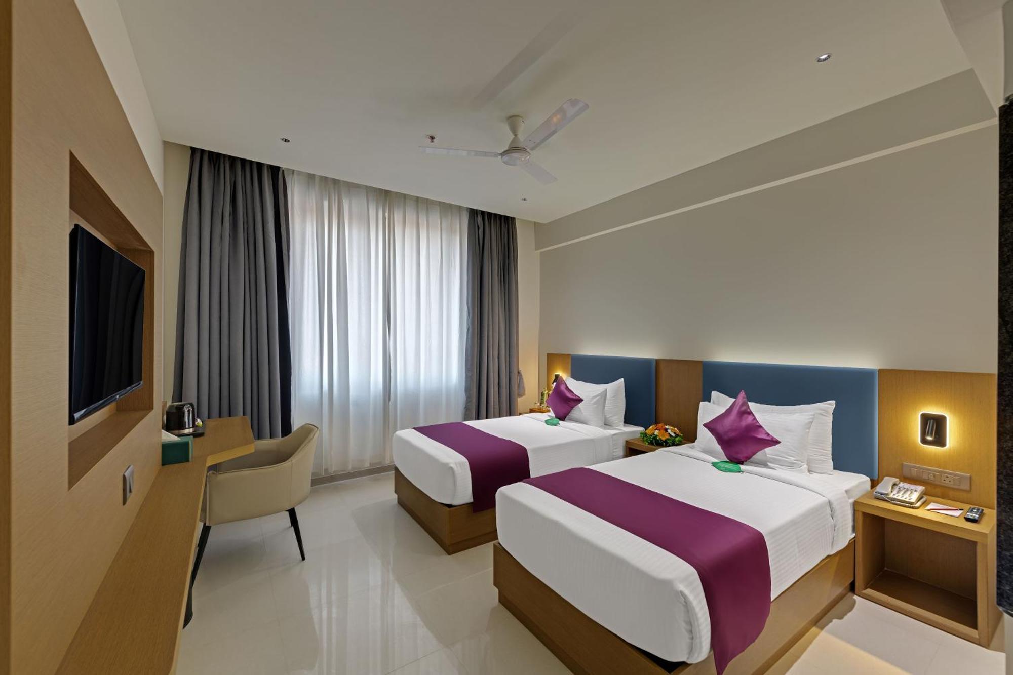 Click Collection Shikrapur Hotel 3*