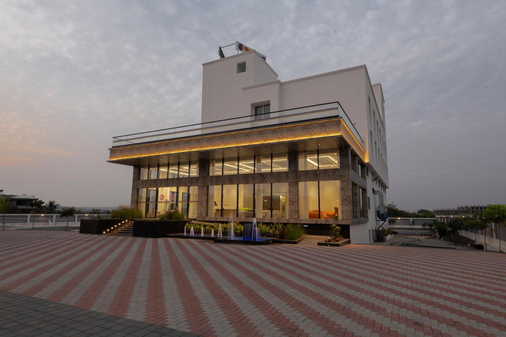 Hotel Click Collection Shikrapur