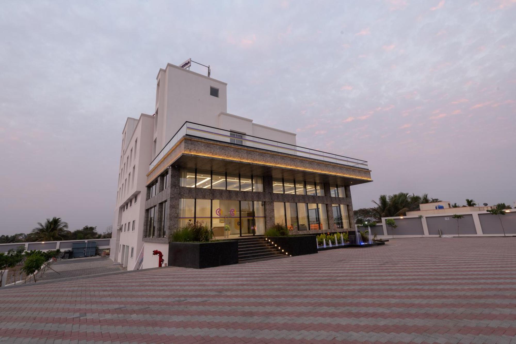 Hotel Click Collection Shikrapur